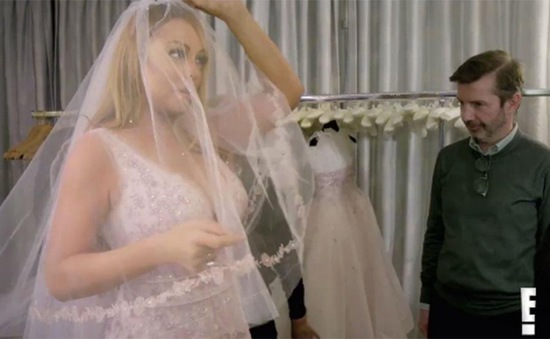 Trước khi chia tay hôn phu tỷ phú, Mariah Carey đã đi chọn váy cưới