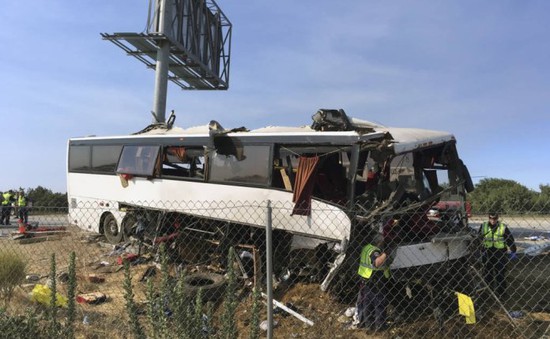 Mỹ: Tai nạn xe bus trên đường cao tốc, 5 người thiệt mạng