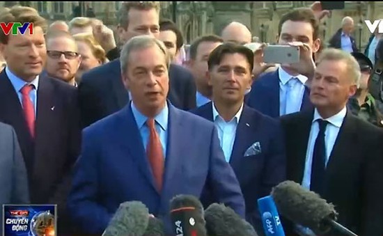 Chủ tịch Đảng UKIP (Anh) Nigel Farage tuyên bố từ chức