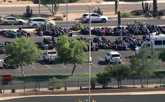 Hàng nghìn hành lý bị dồn ứ tại sân bay Phoenix, Mỹ