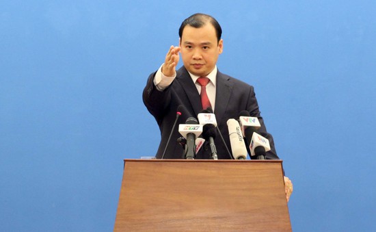 Việt Nam phản đối Trung Quốc đưa tên lửa ra Hoàng Sa