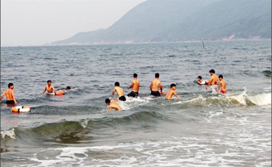Nước biển 8 bãi tắm ở Hà Tĩnh an toàn
