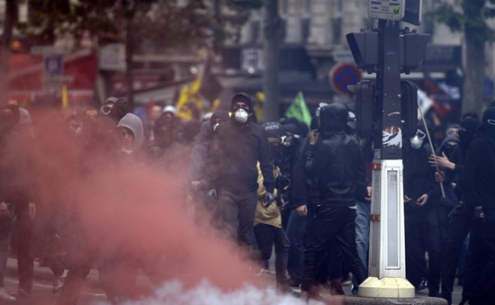 Biểu tình phản đối Luật Lao động biến thành bạo động tại Pháp