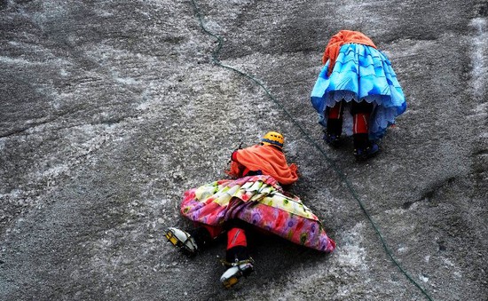 Phụ nữ Bolivia chưa trưởng thành nếu không leo đủ... 8 ngọn núi