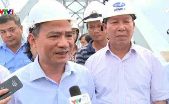 Bộ trưởng Bộ Giao thông vận tải kiểm tra công trường sửa chữa cầu Ghềnh