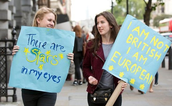 Gần 3 triệu người Anh kêu gọi bỏ phiếu lại về việc rời EU