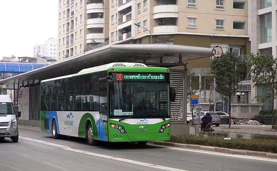Lắp dải phân cách cứng cho làn bus nhanh BRT: Nhiều ý kiến trái chiều
