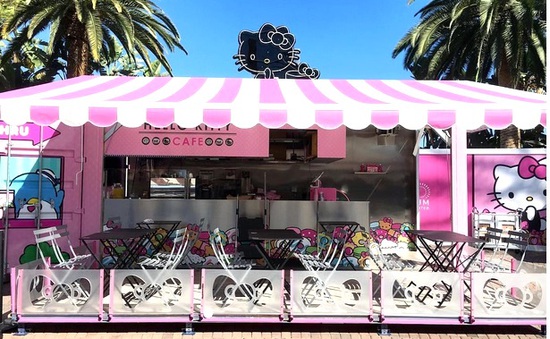 Xe bán cafe lưu động phong cách Hello Kitty gây sốt tại Mỹ