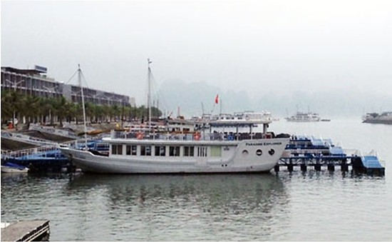 Tàu du lịch vịnh Hạ Long đón trả khách tại cảng mới