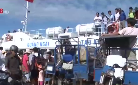 Mất trật tự an toàn giao thông ở cảng cá Lý Sơn