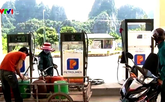 Báo động tình trạng mua xăng như mua... bia ở Quảng Ninh