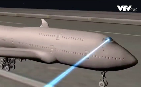 Yêu cầu Bộ Công an làm rõ đối tượng, động cơ chiếu laze vào máy bay