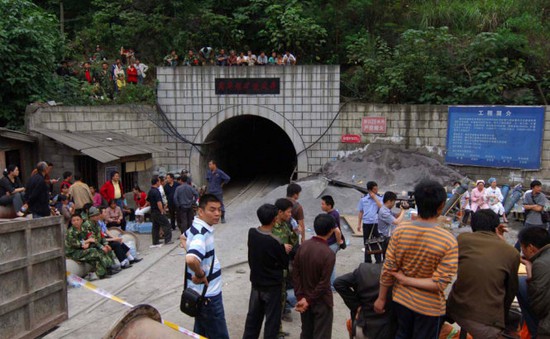 Nổ mỏ than ở Trung Quốc, hàng chục công nhân bị mắc kẹt