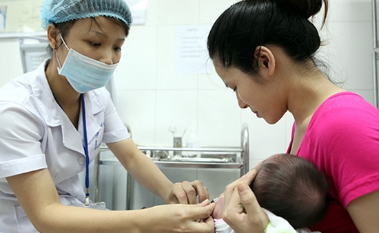 Tiêm chủng vaccine phòng bại liệt mở rộng cho trẻ từ quý III/2016