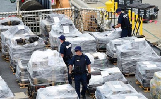 Ecuador bắt giữ tàu lặn chở 1 tấn cocaine