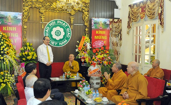 Đồng chí Nguyễn Thiện Nhân chúc mừng Đại lễ Phật đản 2016