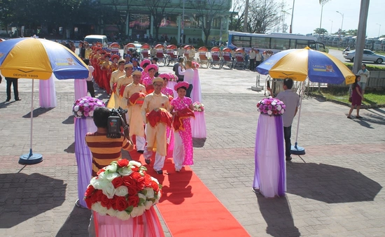 Đà Nẵng tổ chức lễ cưới tập thể cho công nhân lao động