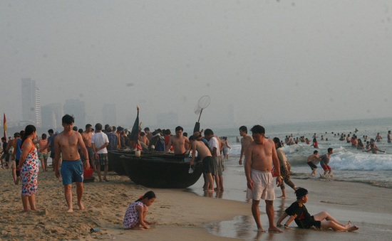 Giải cứu hơn 30 sinh viên gặp nạn khi tắm biển tại Thanh Hóa