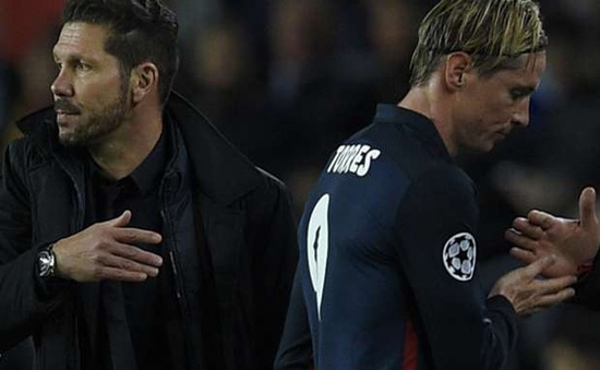 Diego Simeone "chán chẳng buồn nói" về thẻ đỏ của Torres
