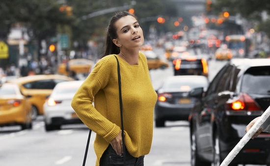 Mỹ nhân phim Gone Girl thả dáng trên đường phố New York