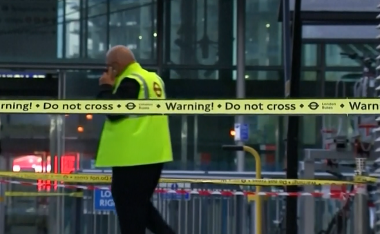 Phong tỏa ga tàu điện ngầm Anh do phát hiện vật thể nghi chất nổ