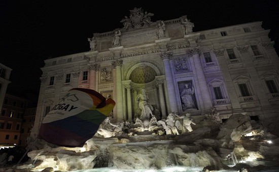 Italy thông  qua đạo luật về người đồng tính