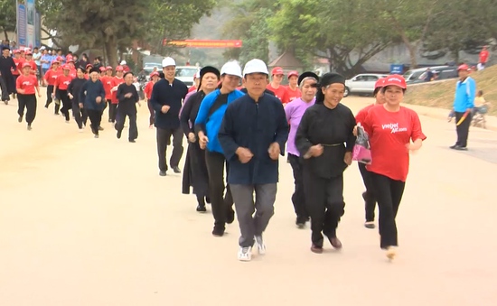 Hơn 7.000 người tham gia chạy Olympic kỷ niệm 70 năm thể thao Việt Nam