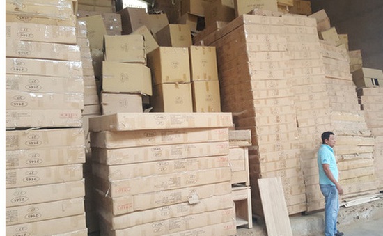 Doanh nghiệp xuất khẩu gỗ Việt "nắm dao đằng lưỡi"