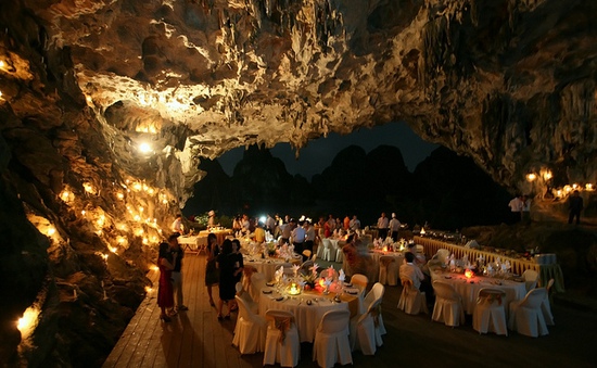 Chấm dứt kinh doanh ăn uống trong hang động tại vịnh Hạ Long