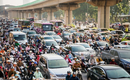 Dân số Hà Nội mỗi năm tăng thêm 1 huyện lớn