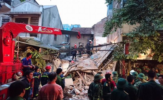 Khởi tố vụ sập nhà 3 tầng phố Cửa Bắc, Hà Nội khiến 2 người chết
