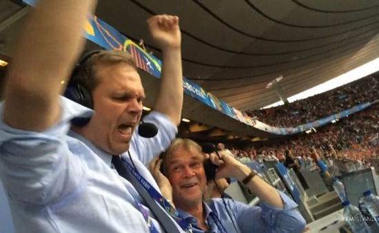 EURO 2016: BLV Iceland "mừng phát điên" trên khán đài bị sa thải