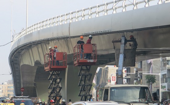 Cầu vượt Ô Đông Mác - Nguyễn Khoái chuẩn bị thông xe