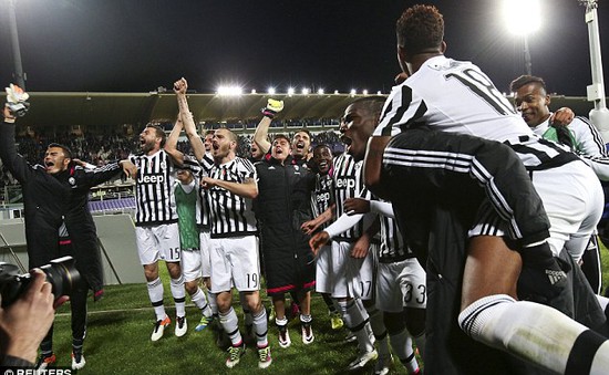 Juventus vô địch sau 11 lần Serie A đổi ngôi