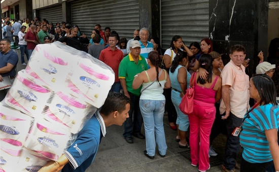 Venezuela áp dụng nhiều biện pháp kỳ lạ đối phó khủng hoảng kinh tế
