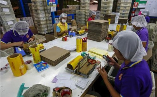 Malaysia thiệt hại 6 tỷ USD do cấm tuyển mới lao động nước ngoài