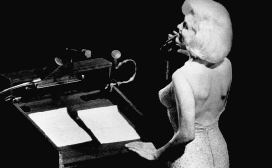 Đấu giá váy Marilyn Monroe diện trong sinh nhật Tổng thống Mỹ