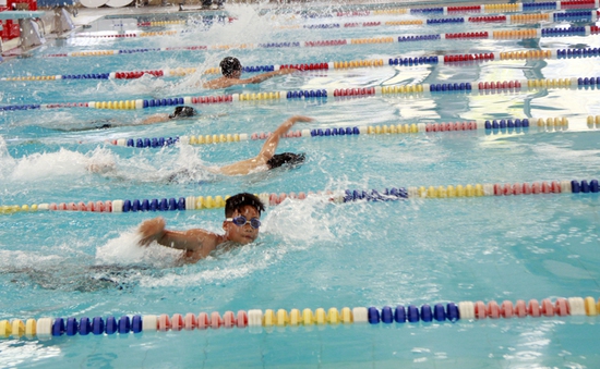 400 vận động viên tham gia tranh tài tại Giải bơi Thanh thiếu niên Hà Nội