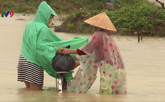 Mưa lớn gây ngập sâu ở Khánh Hòa