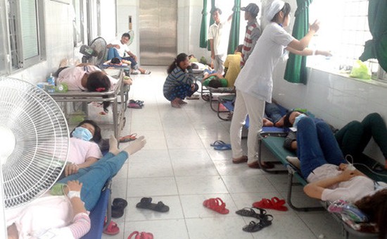 Khánh Hòa: Hơn 60 du khách nhập viện vì ngộ độc thực phẩm
