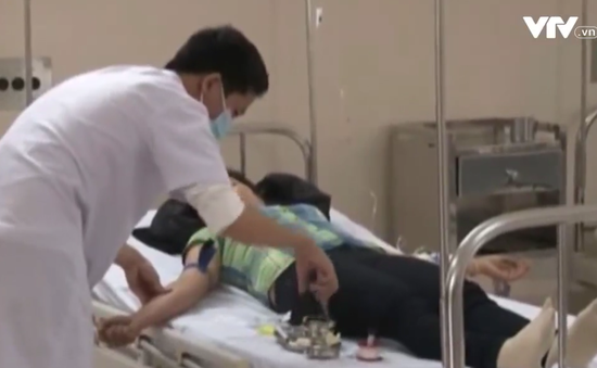 Thừa Thiên - Huế: Hơn 100 người nhập viện sau khi ăn bánh mỳ