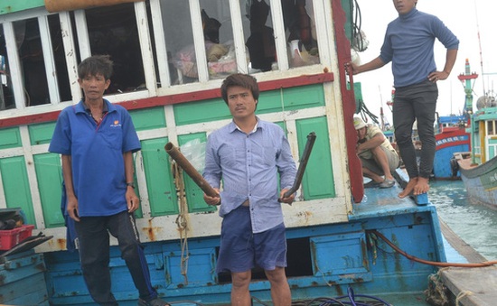 Tàu cá của ngư dân Quảng Ngãi bị tấn công