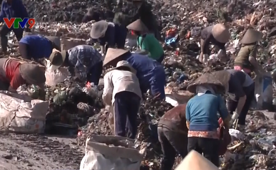 Bà Rịa - Vũng Tàu: Người dân nhọc nhằn mưu sinh trên bãi rác
