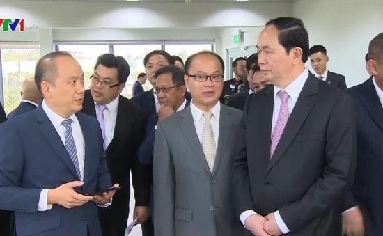 Chủ tịch nước thăm Nhà máy Khí hóa lỏng Brunei LNG