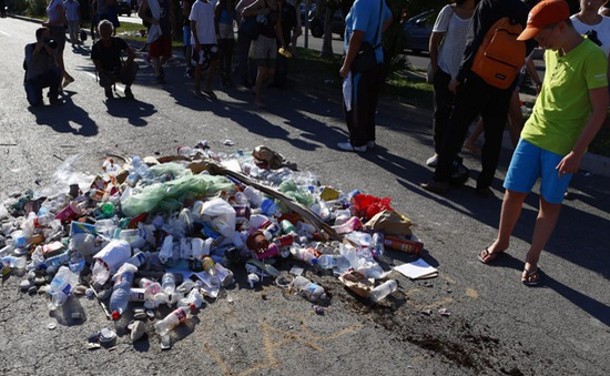Pháp: Ném rác vào nơi kẻ tấn công Nice bị bắn chết để trút giận