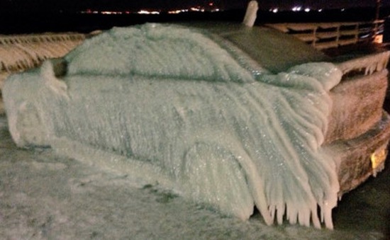 Chiêm ngưỡng tuyệt tác ô tô đóng băng trong tiết trời giá lạnh ở Mỹ