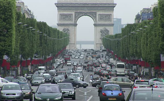 Paris (Pháp) miễn phí giao thông công cộng để giảm ô nhiễm