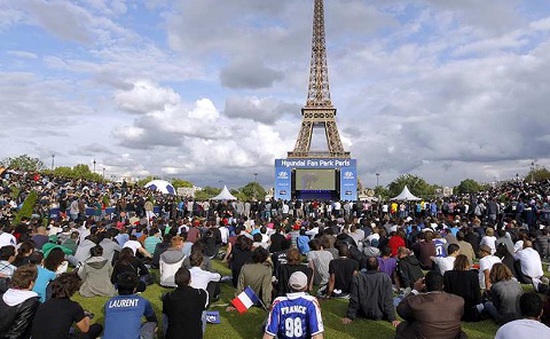 Bất chấp cảnh báo khủng bố, du khách vẫn an tâm tới Pháp xem EURO 2016