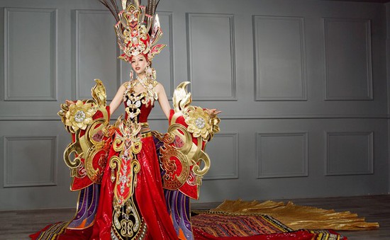 Quốc phục nặng 45 kg của đại diện Việt ở Hoa hậu Siêu quốc gia