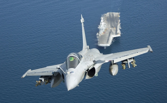 Ấn Độ chính thức mua máy bay tiêm kích của Pháp